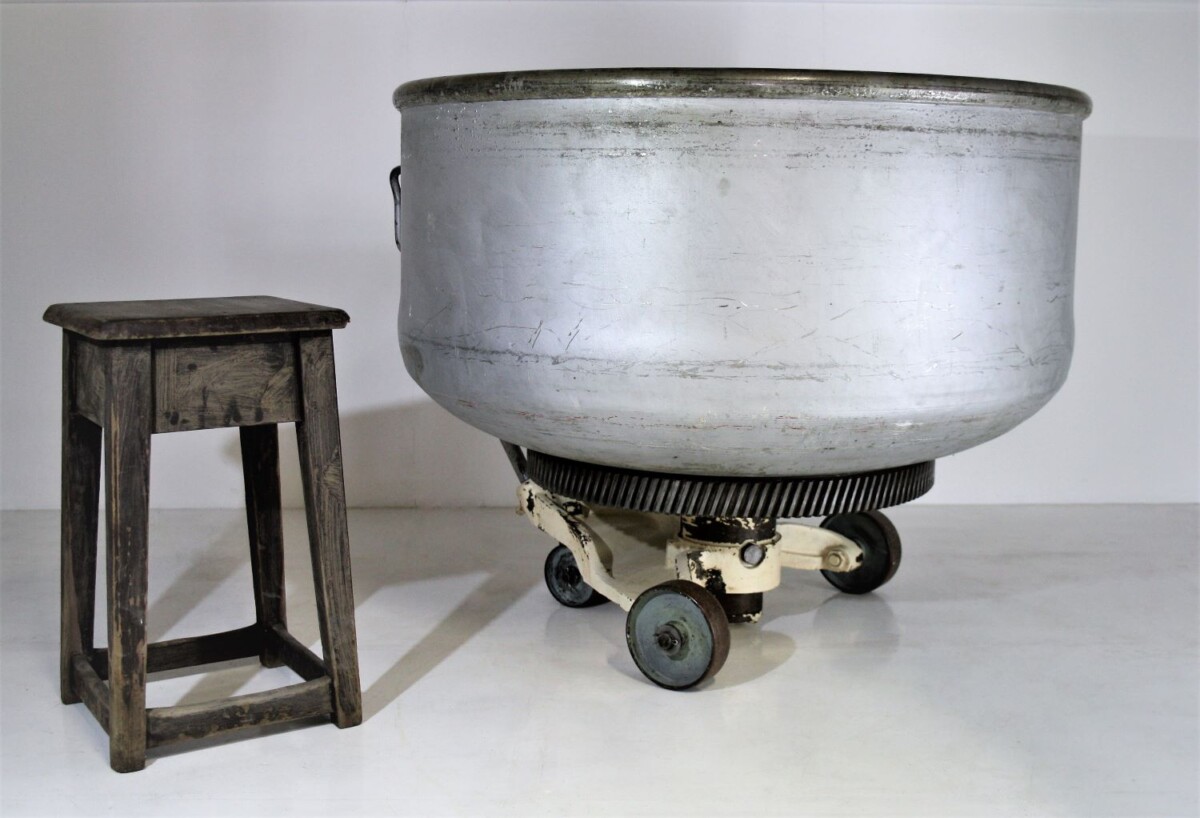 Cast Iron Bakery Bowl - Image 3