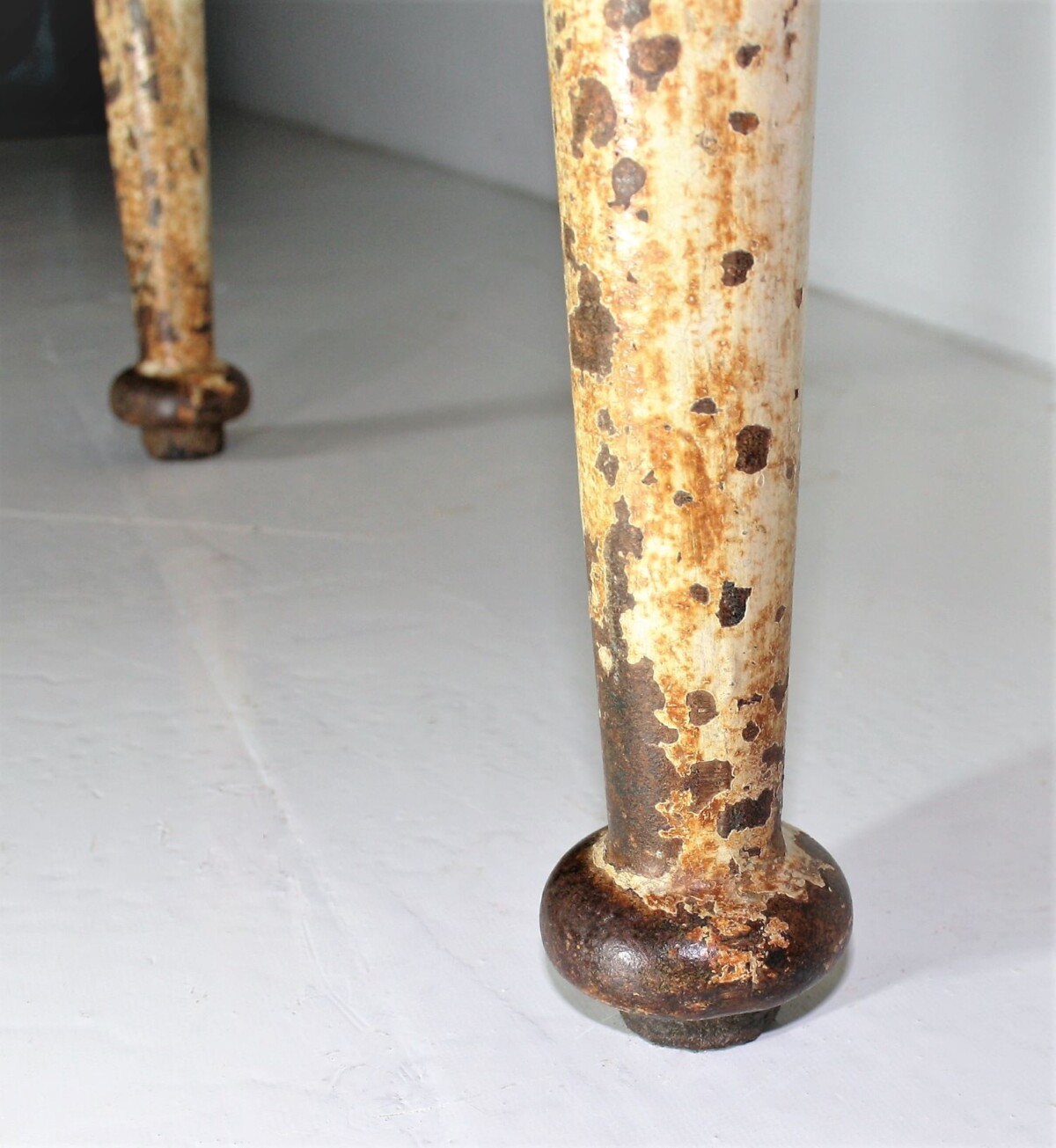 Belfast Sink On Cast Iron Pedestal - Image 4