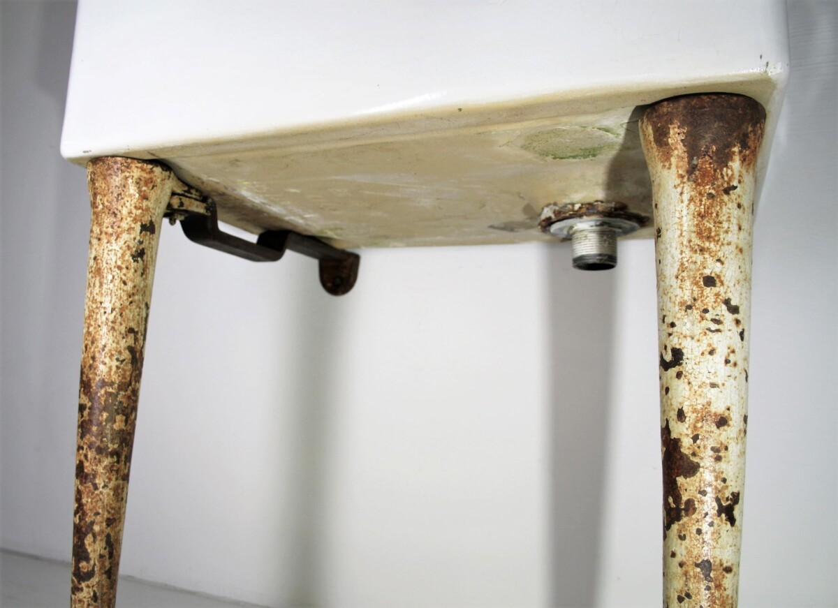 Belfast Sink On Cast Iron Pedestal - Image 3