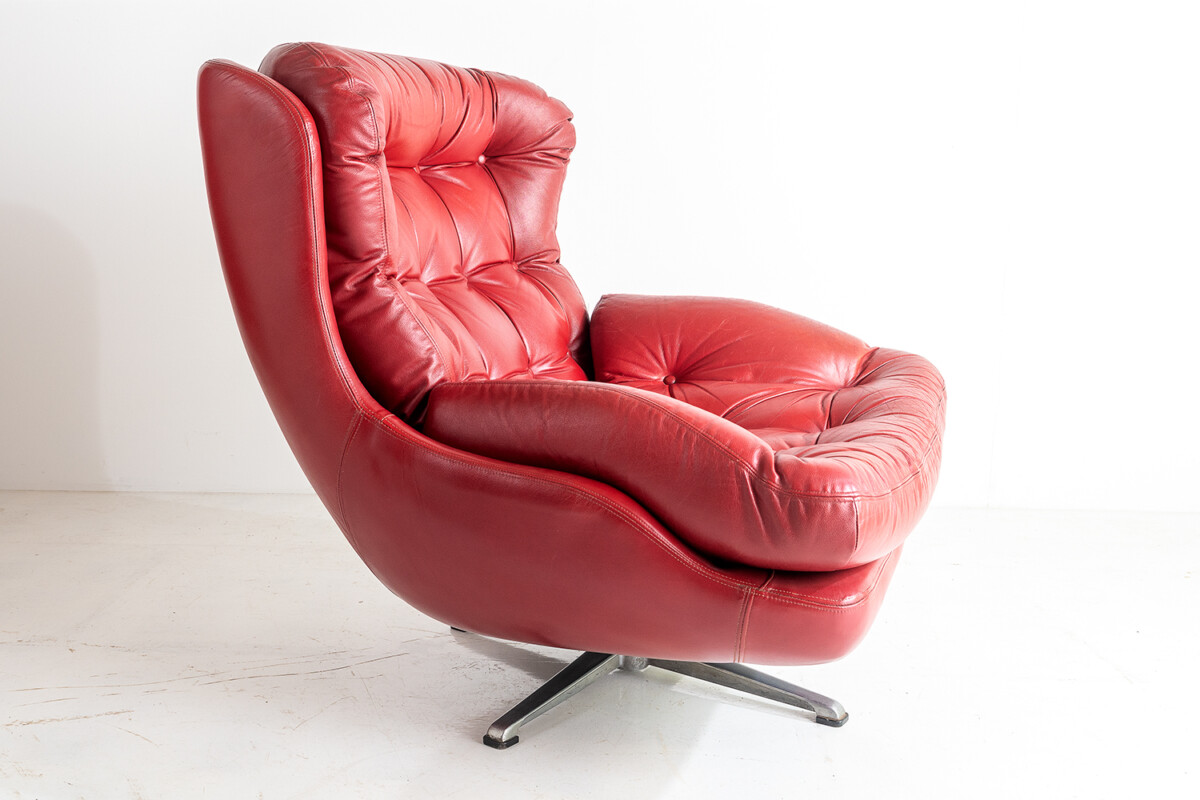 Red Leather Swivel Egg Chair - Image 3