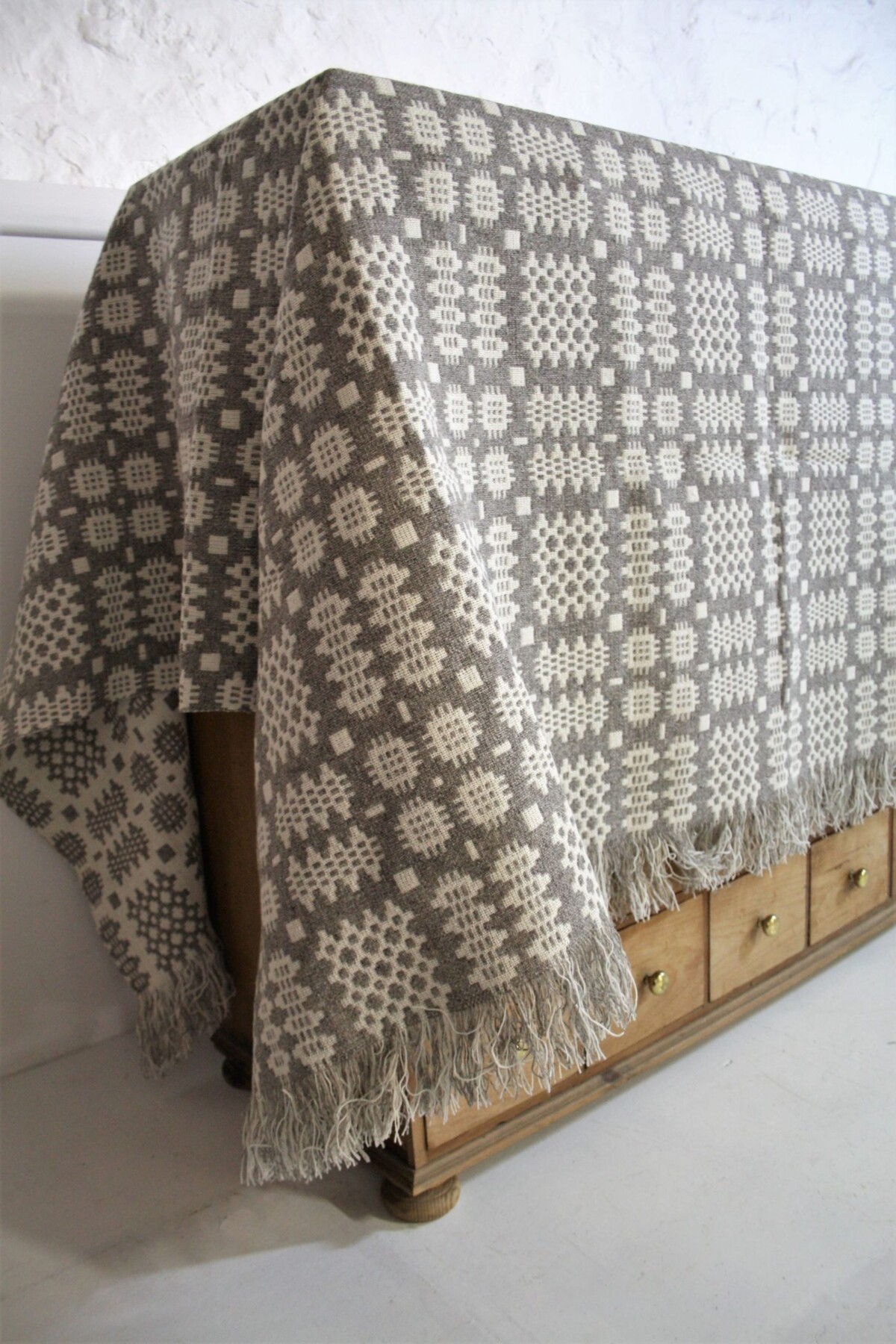 Welsh Wool Tapestry Blanket - Grey & White - Image 4