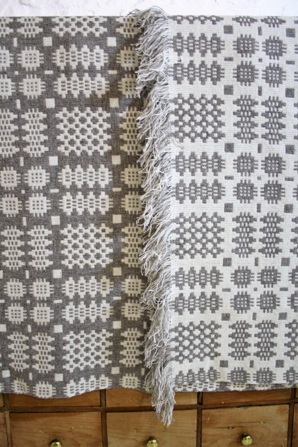 Welsh Wool Tapestry Blanket - Grey & White