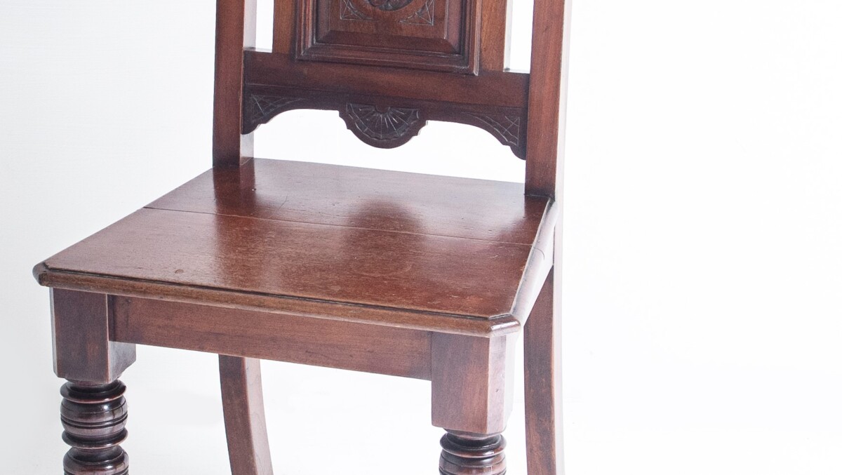 Aesthetic Hall Chair - Image 3