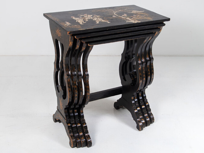 Chinoiserie Black Lacquered Nest of 4 Tables - 19th Century