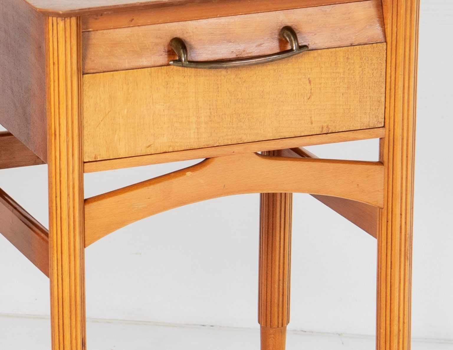 A Pair of Italian Mid Century Maple Bedside Tables Stylish Side