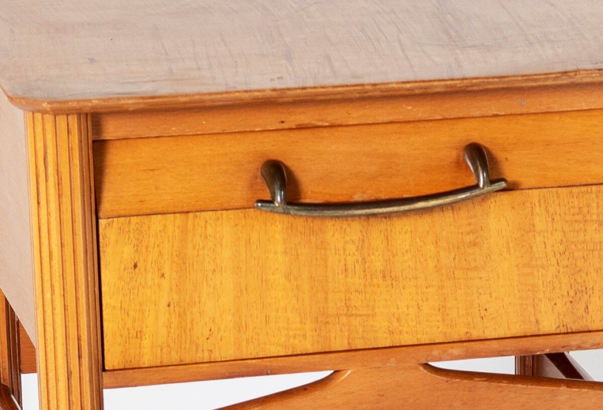 A Pair of Italian Mid Century Maple Bedside Tables | Stylish Side Tables - Image 5