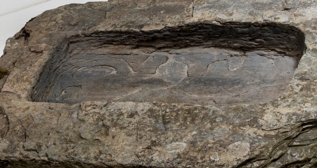 Large 18th Century Carved Stone Trough | Garden Feature | Birdbath | Bonsai - Image 4