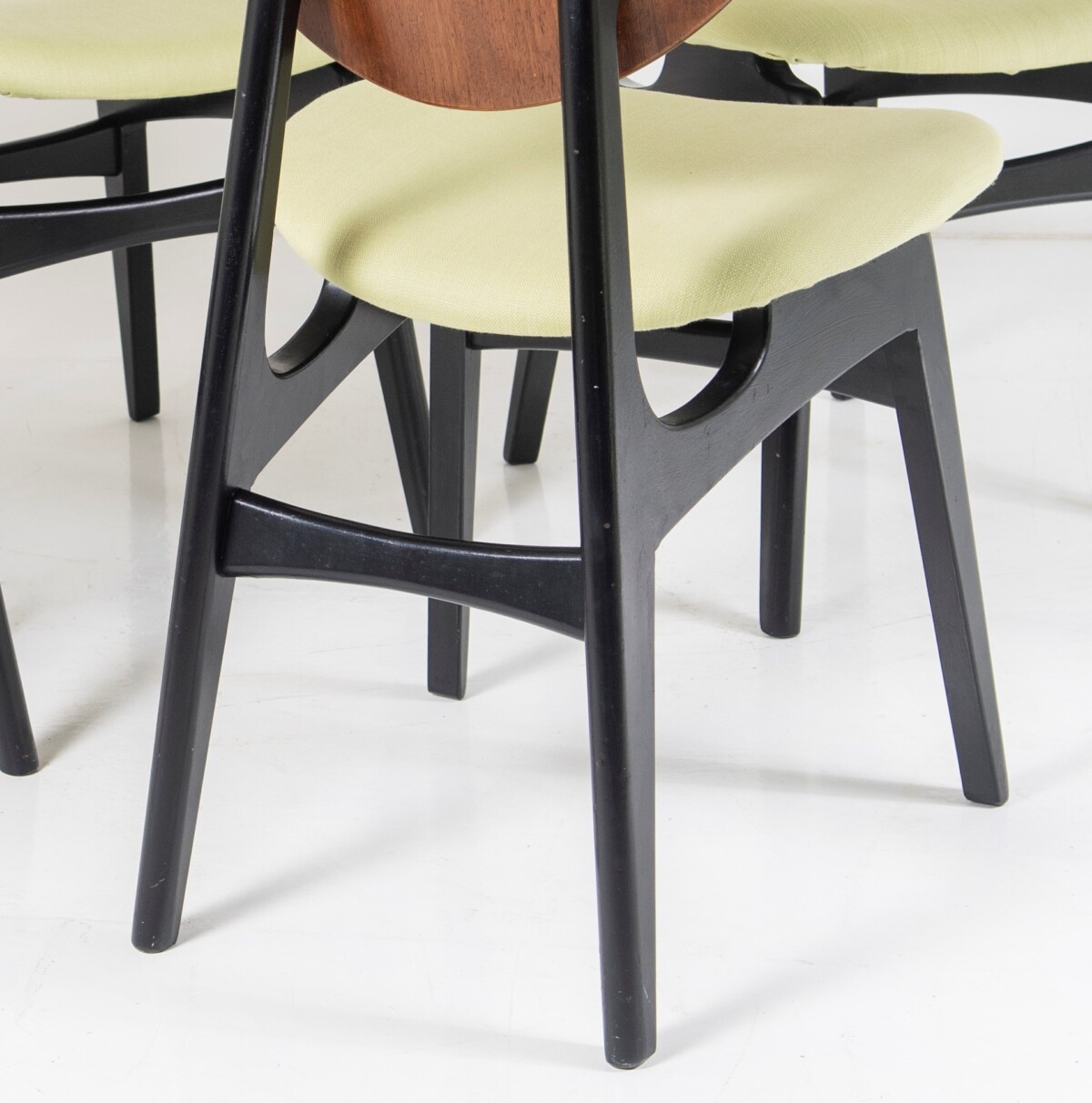 G Plan Mid Century Butterfly Dining Chairs by E.Gomme - Image 4
