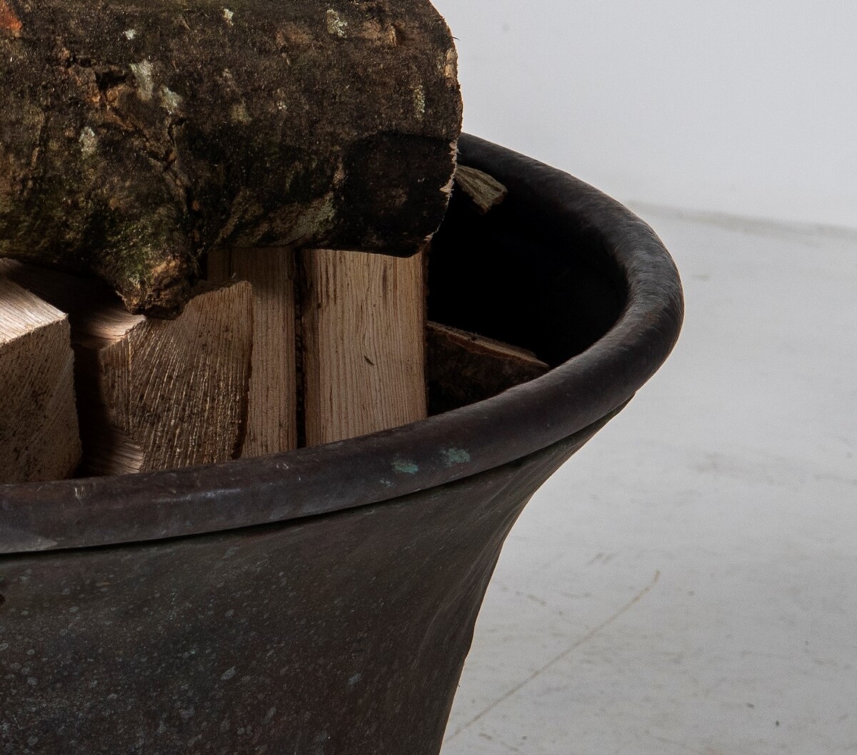 Large Copper Cauldron Pot Weathered Garden Planter Log Basket - Image 8
