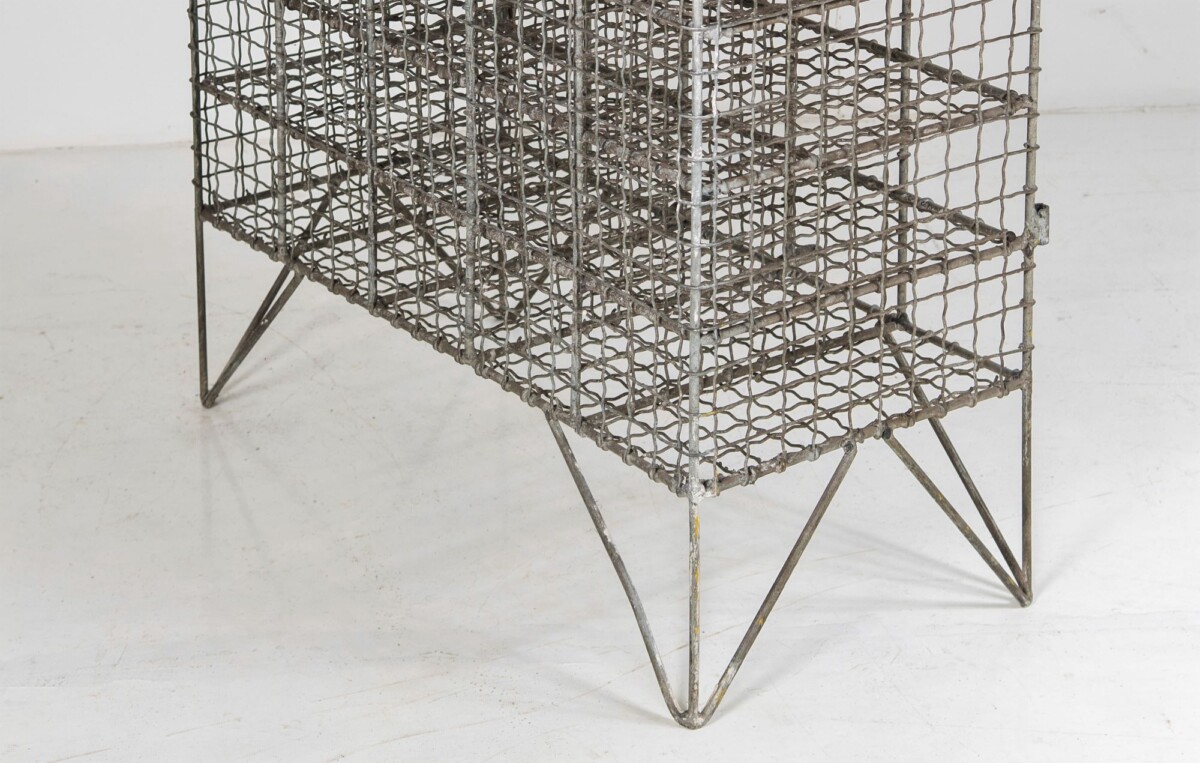 1950s Mid Century Industrial Wirework Steel 40 Bottle Wine Drinks Rack Cage - Image 2