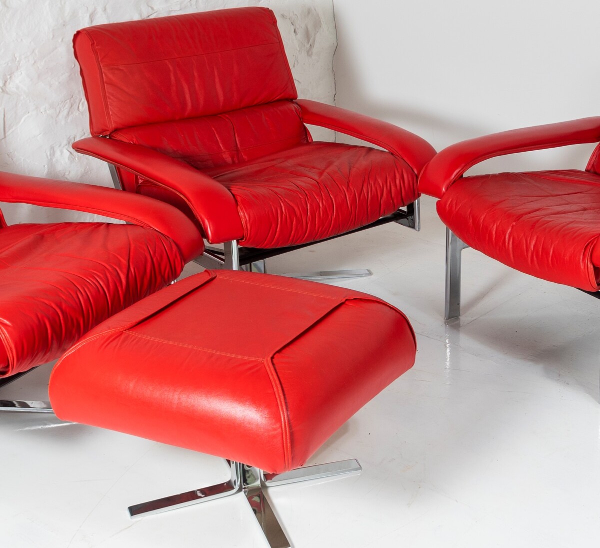 Mid Century Pieff Gamma Red Leather Tubular Chrome Suite complete with Swivel Chairs, Armchairs and Footstool - Image 32
