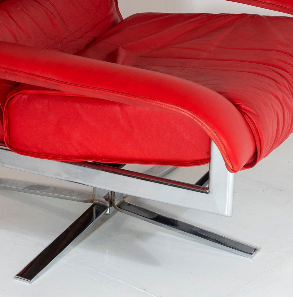 Mid Century Pieff Gamma Red Leather Tubular Chrome Suite complete with Swivel Chairs, Armchairs and Footstool - Image 24