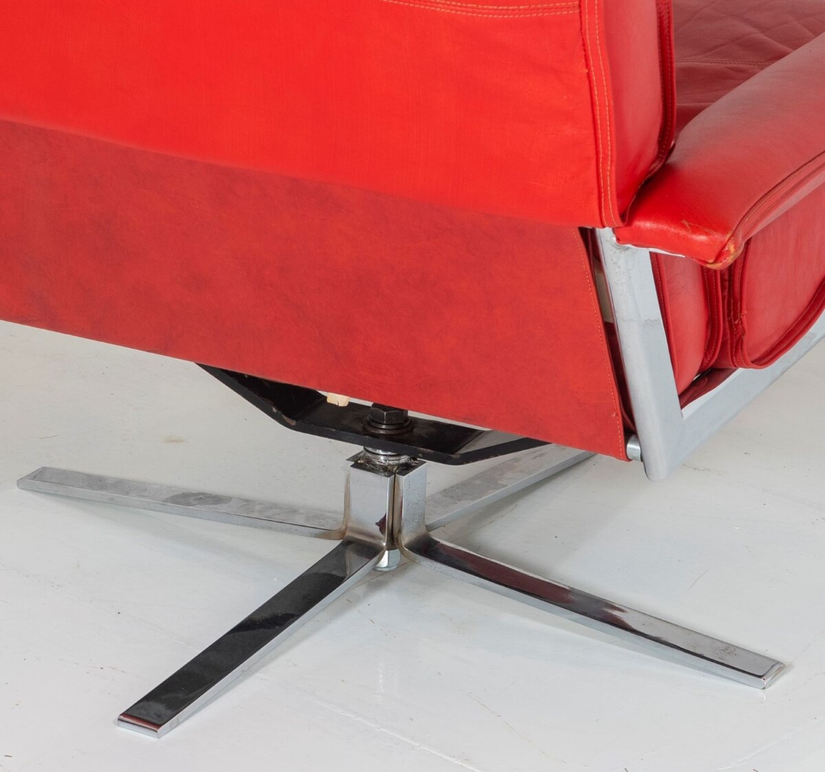Mid Century Pieff Gamma Red Leather Tubular Chrome Suite complete with Swivel Chairs, Armchairs and Footstool - Image 23