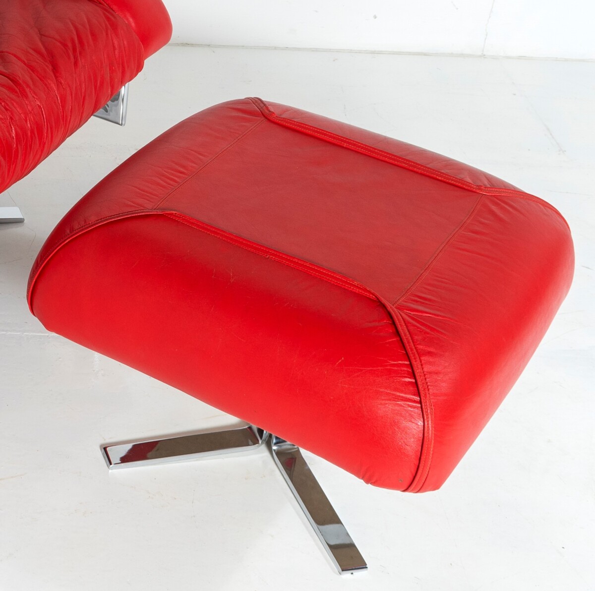 Mid Century Pieff Gamma Red Leather Tubular Chrome Suite complete with Swivel Chairs, Armchairs and Footstool - Image 16
