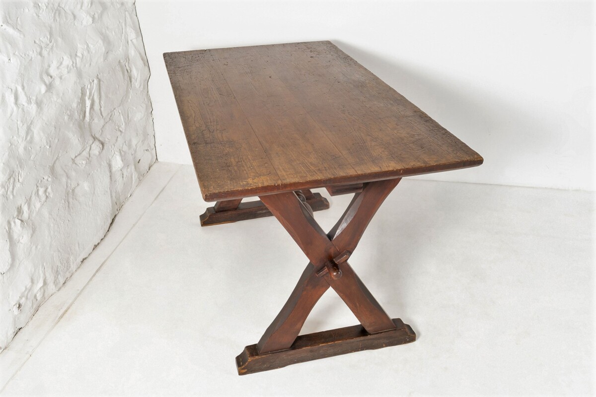 A wonderful ecclesiastical X-frame church dining refectory table desk | English Circa 1850 - Image 4