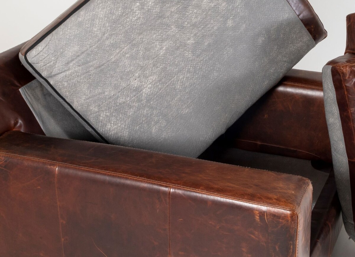 A large Contemporary Brown Leather Armchair By Roche Bobois - Image 7