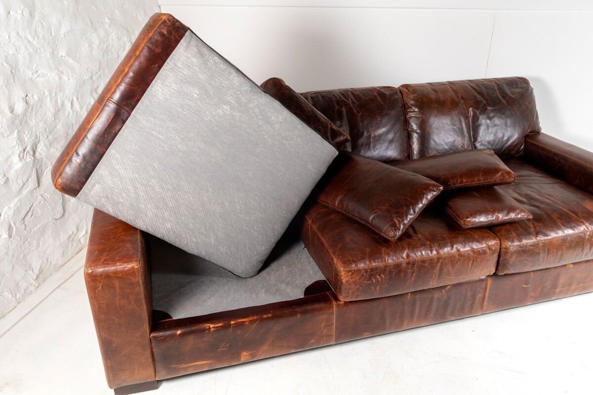An Exceptional Oversized Roche Bobois Designer Brown Leather Sofa - Large Three Seater - Image 13