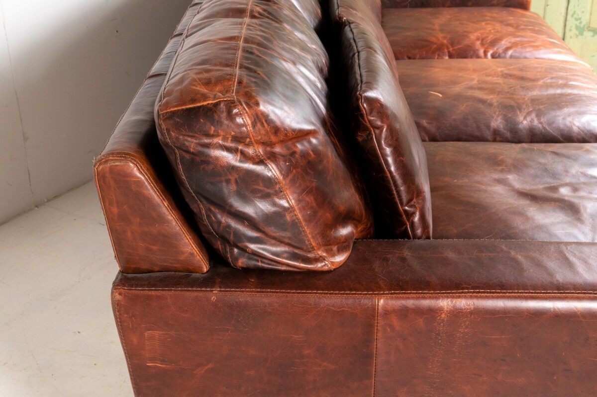 An Exceptional Oversized Roche Bobois Designer Brown Leather Sofa - Large Three Seater - Image 12