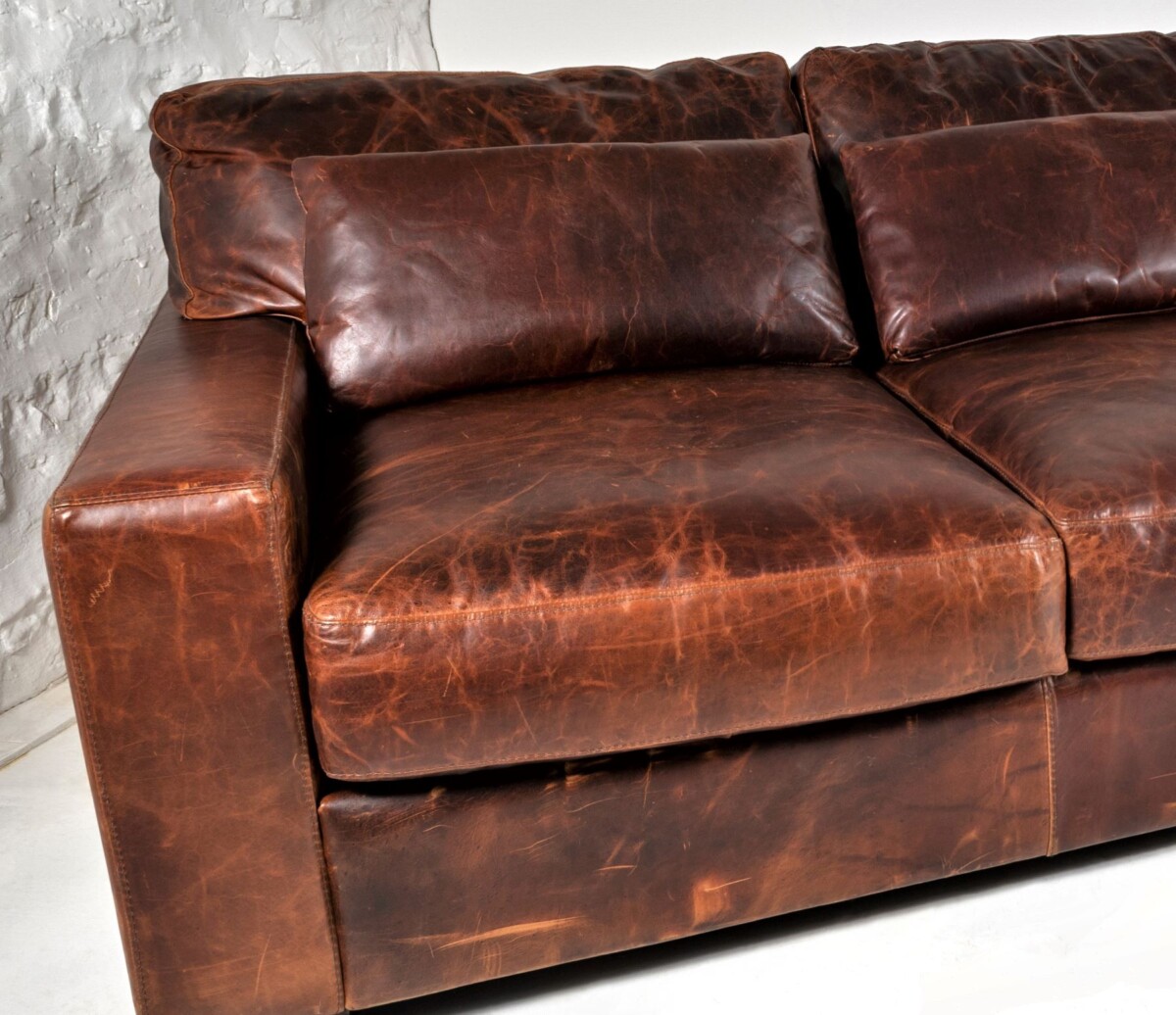An Exceptional Oversized Roche Bobois Designer Brown Leather Sofa - Large Three Seater - Image 10