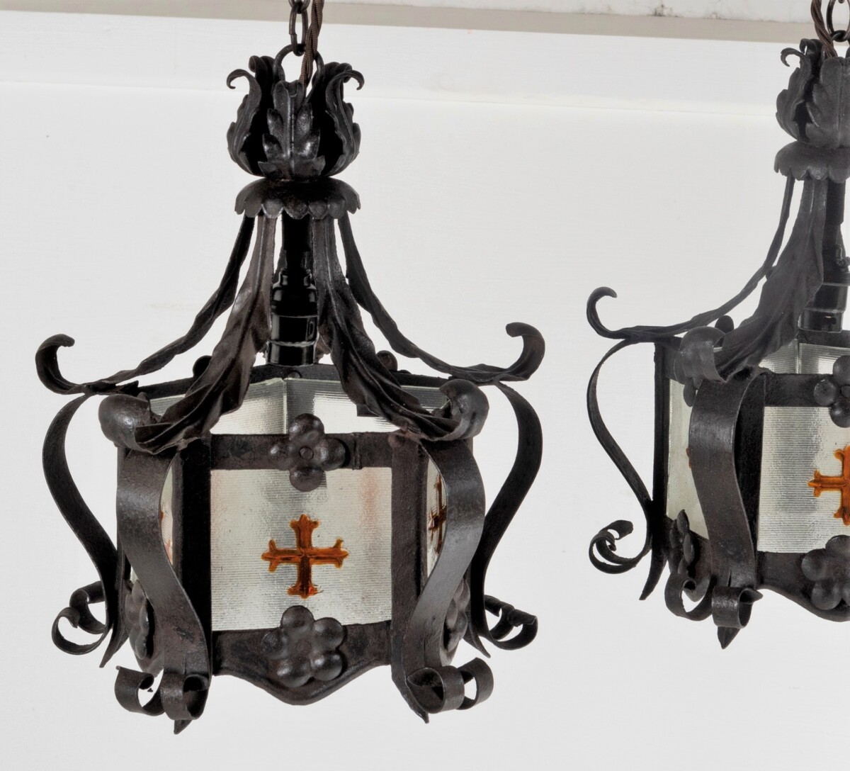 A Pair of Glazed 19th Century Aesthetic Hall Pendant Lanterns with Gothic Stained Glass - Image 10