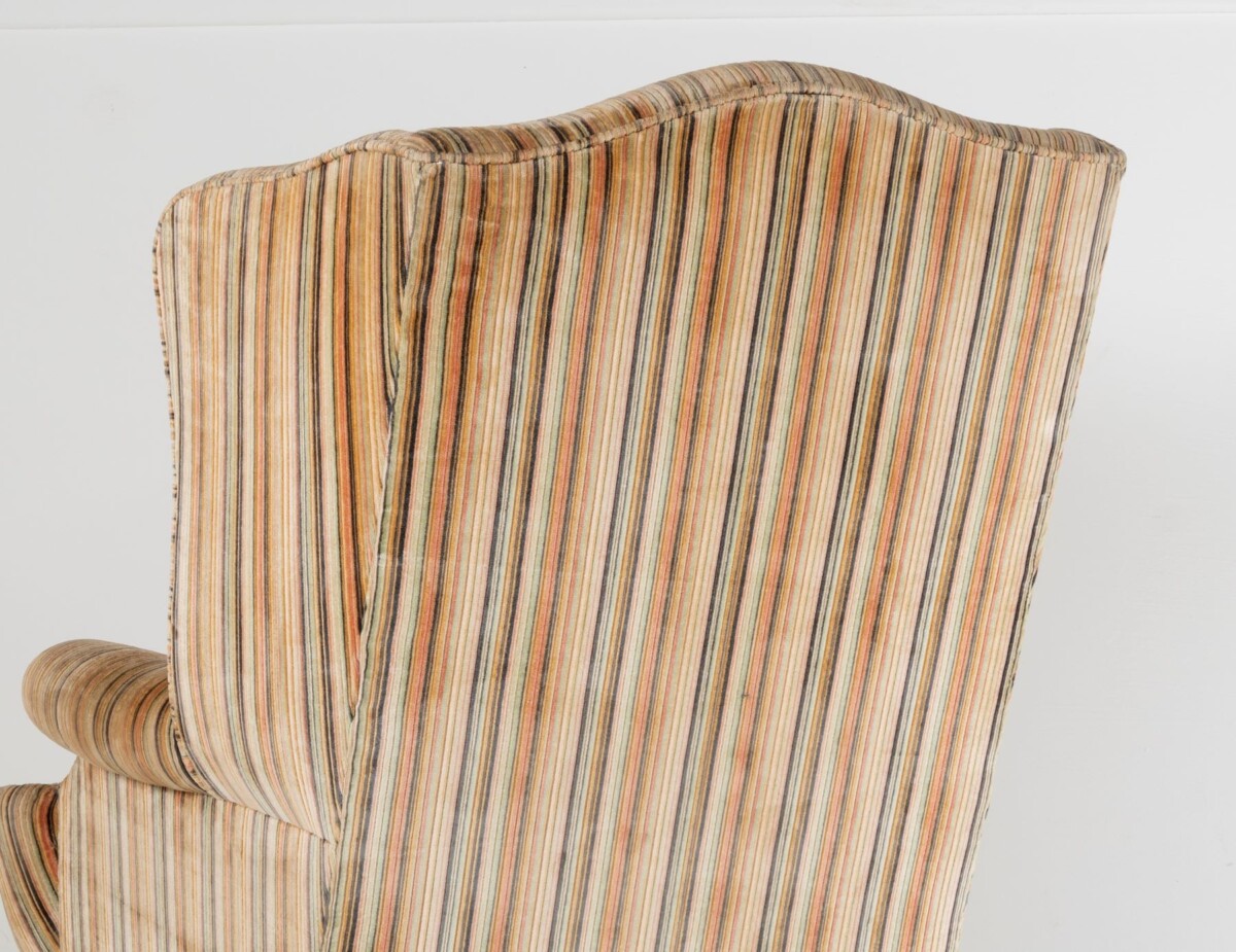 Stylish George III style wing back armchair in original striped upholstery - Image 12