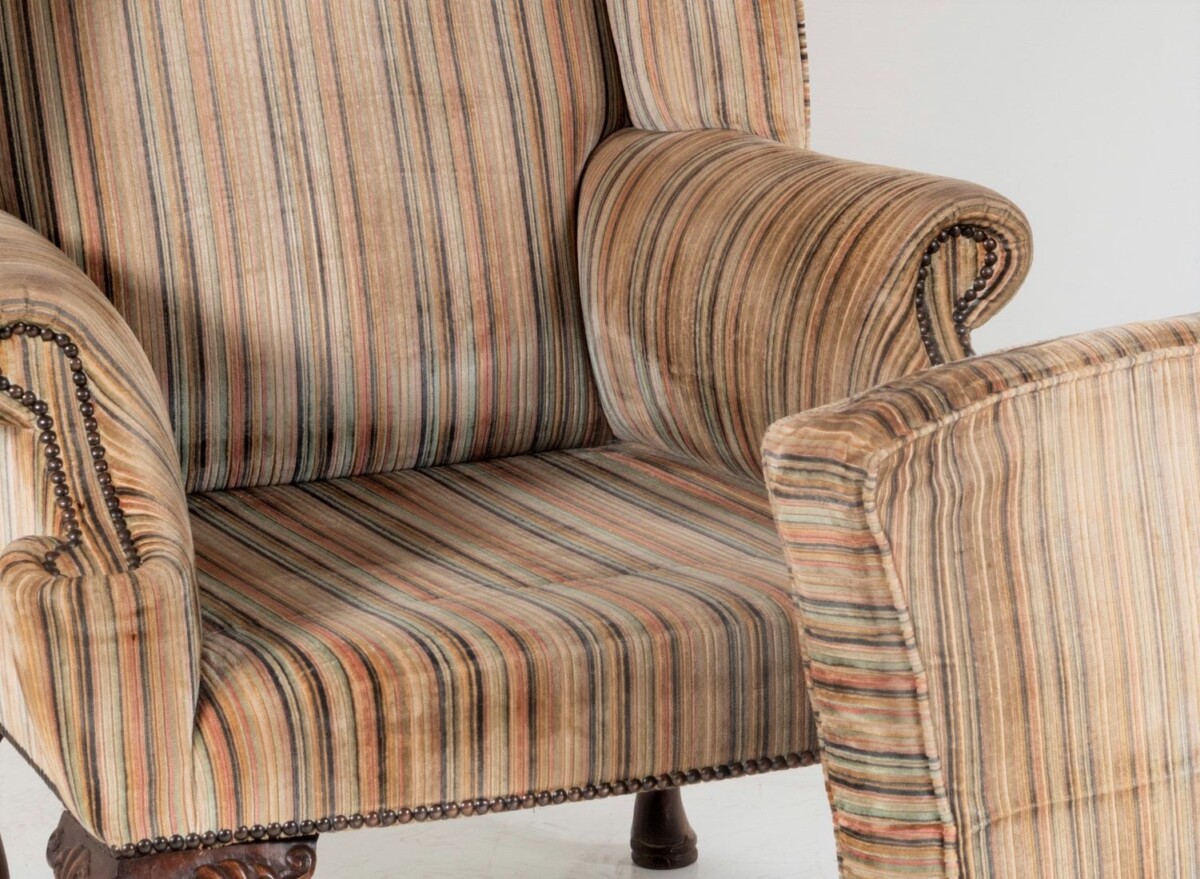 Stylish George III style wing back armchair in original striped upholstery - Image 3