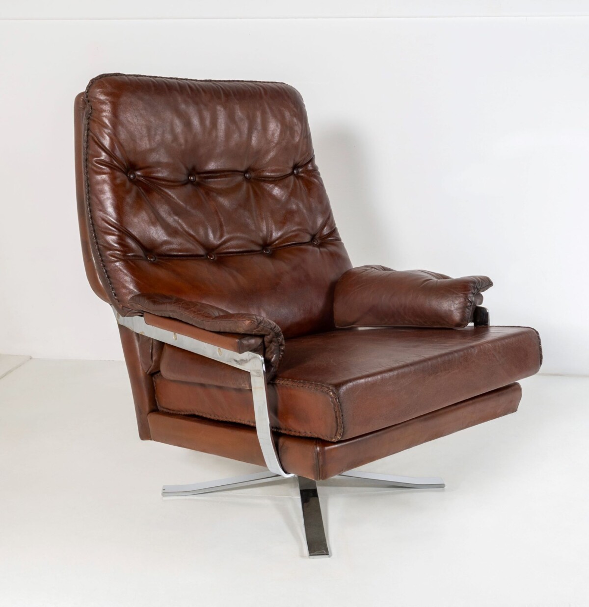 1960s Mid Century Brown Leather Chrome Swivel Chair by Sweedish Designer Arne Norell for Vatne Møbler Norway