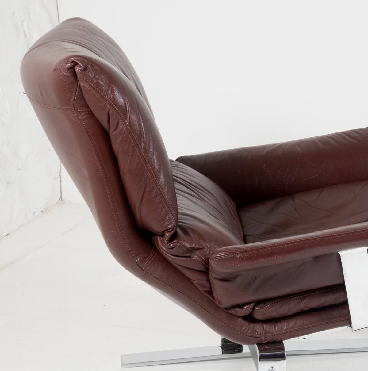 A Stylish Pair of Mid Century Modern Chrome Brown Leather Lounge Armchairs by Pieff - Image 2