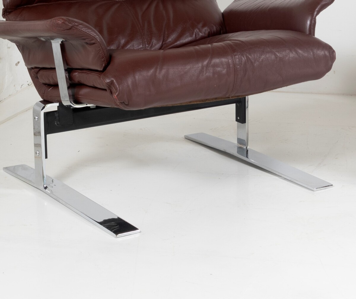 A Stylish Pair of Mid Century Modern Chrome Brown Leather Lounge Armchairs by Pieff - Image 10