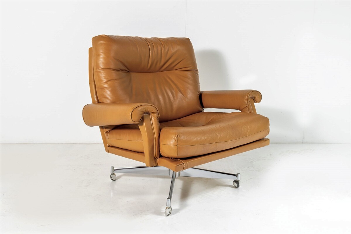A Pair of 1960s Mid Century Howard Keith Tan Leather Swivel Chairs with Footstool on Chrome Base - Image 10