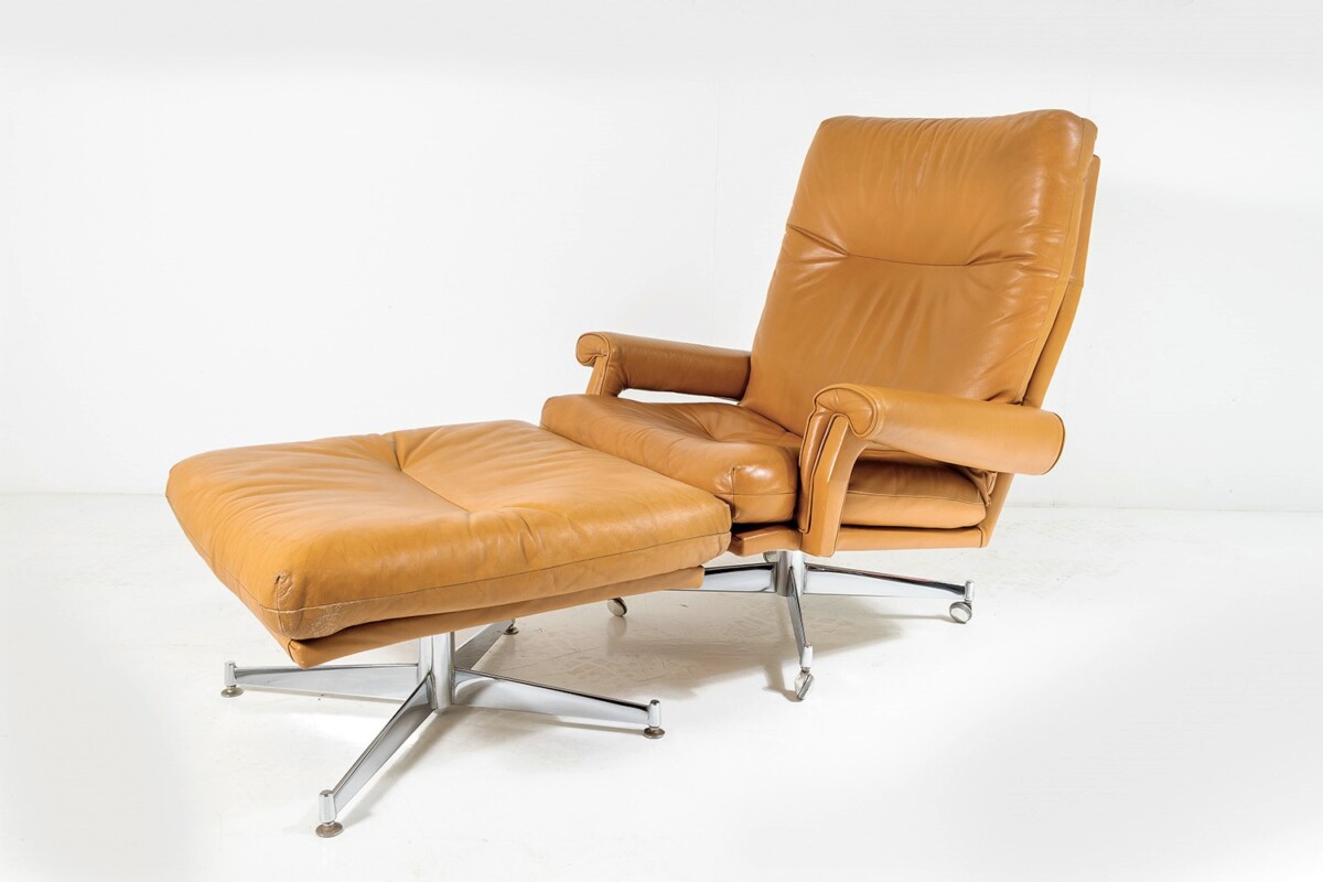 A Pair of 1960s Mid Century Howard Keith Tan Leather Swivel Chairs with Footstool on Chrome Base - Image 5