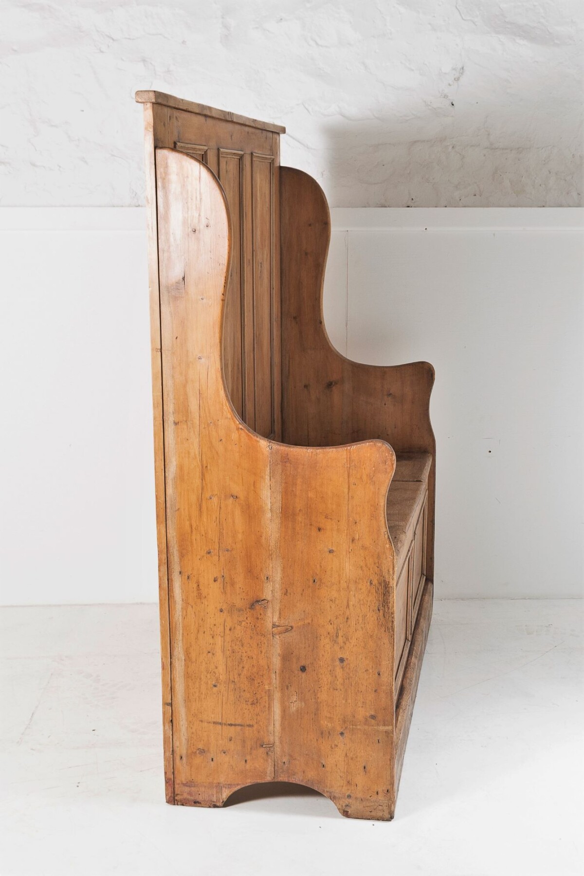 An Original West Country High Back Pine Box Settle Seating Bench with Storage - Image 5