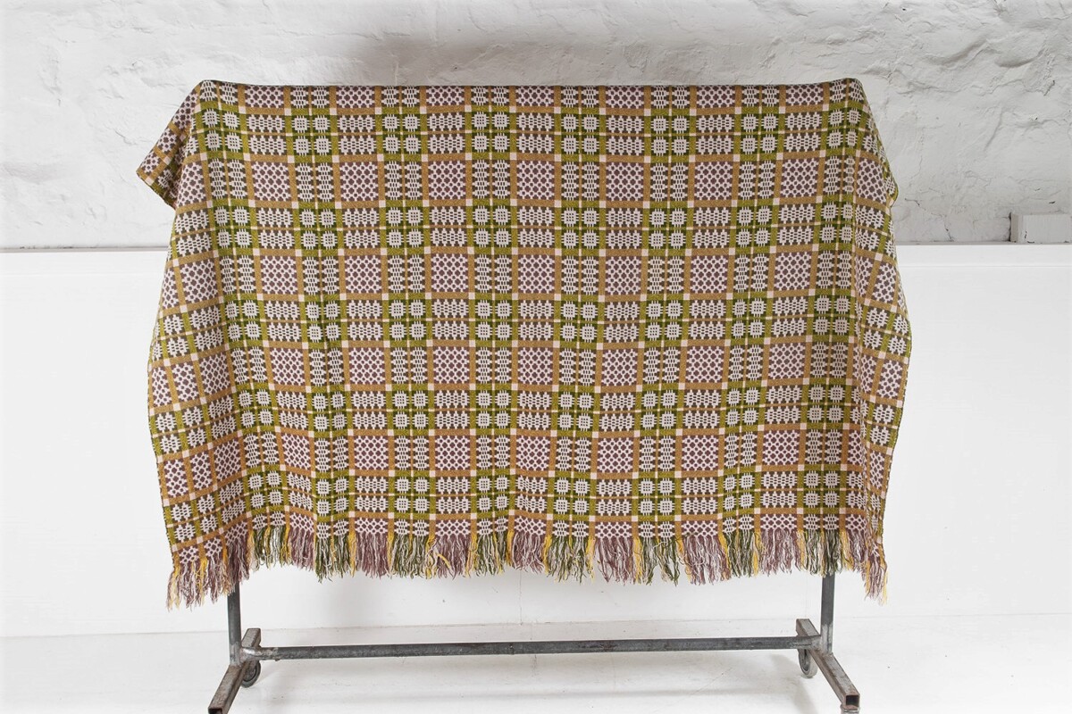 1970s Vintage Pure Welsh Wool Tapestry Blanket - Lilac & Green - Image 4