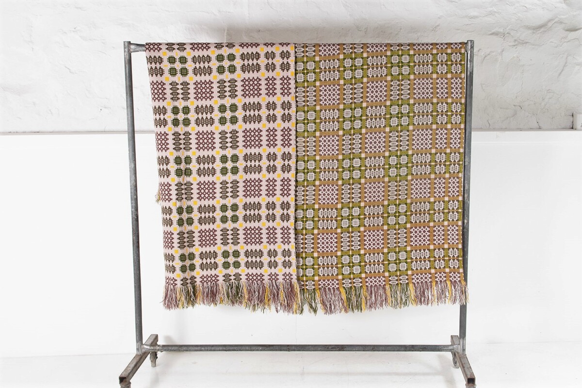 1970s Vintage Pure Welsh Wool Tapestry Blanket - Lilac & Green - Image 3