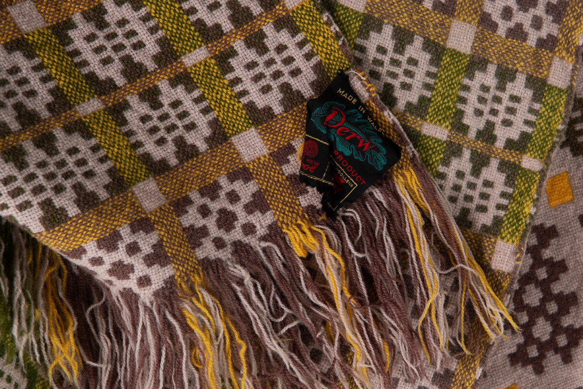 1970s Vintage Pure Welsh Wool Tapestry Blanket - Lilac & Green - Image 10