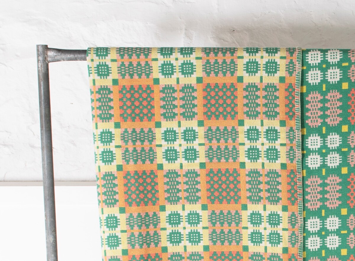 1960s Vintage Welsh Pure Wool Tapestry Blanket - Peachy Green - Image 4