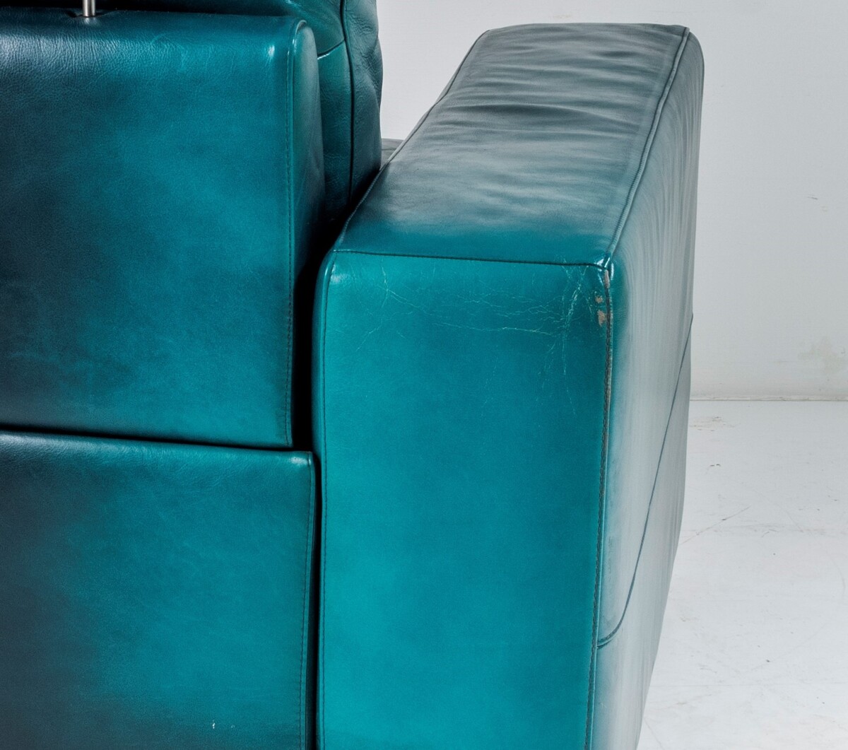 A Vintage 1980s Brutalist Green Leather Recliner Armchair - Image 13
