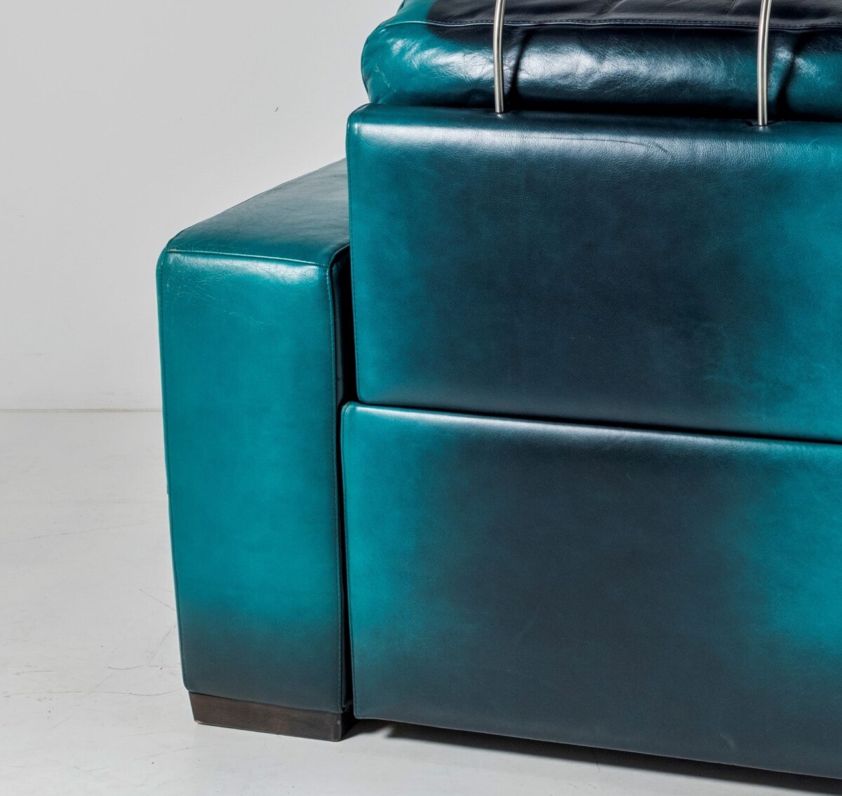 A Vintage 1980s Brutalist Green Leather Recliner Armchair - Image 12