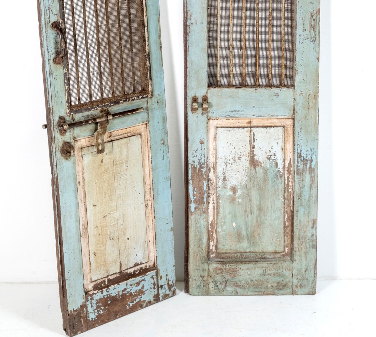 A decorative pair of very old solid teak French Chateau shutter mesh doors with original ironmongery - Image 4