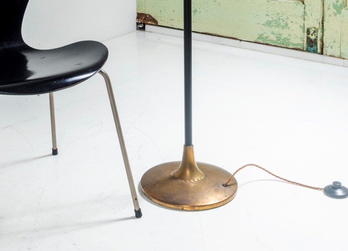 Stylish 1920s Art Deco Brass with Black Enamel Finish Floor Lamp | Standard Lamp - Image 4