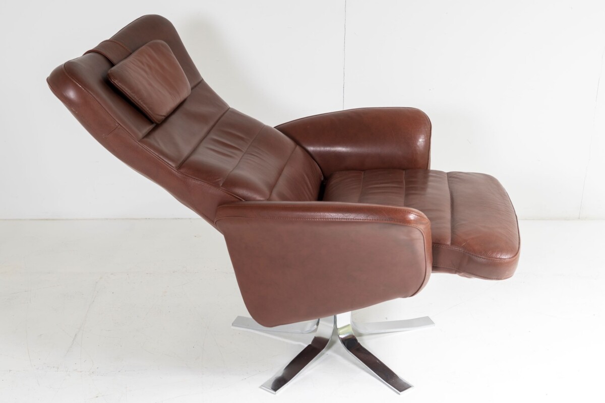 Mid-Century Danish Cognac Brown Leather Swivel Reclining Chair on Chrome Base - Image 2