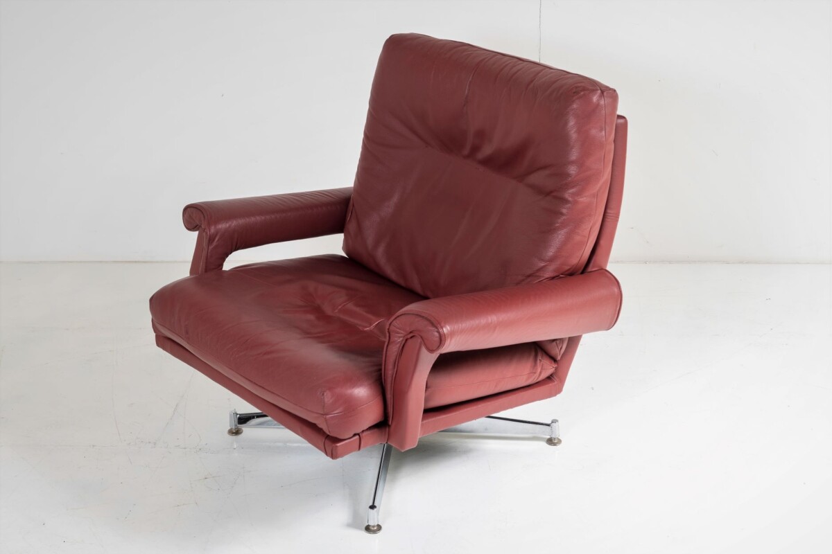 A Pair of 1960s Mid Century Howard Keith Leather Swivel Chairs on Chrome Base - Image 12