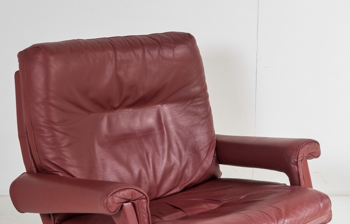 A Pair of 1960s Mid Century Howard Keith Leather Swivel Chairs on Chrome Base - Image 16