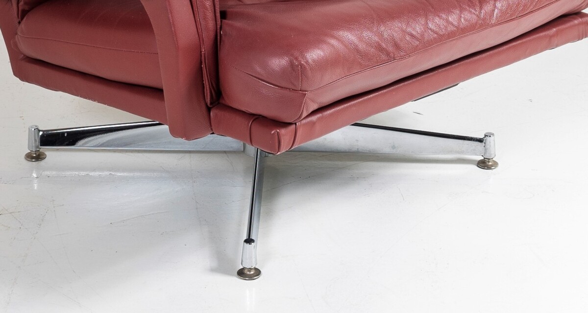 A Pair of 1960s Mid Century Howard Keith Leather Swivel Chairs on Chrome Base - Image 15