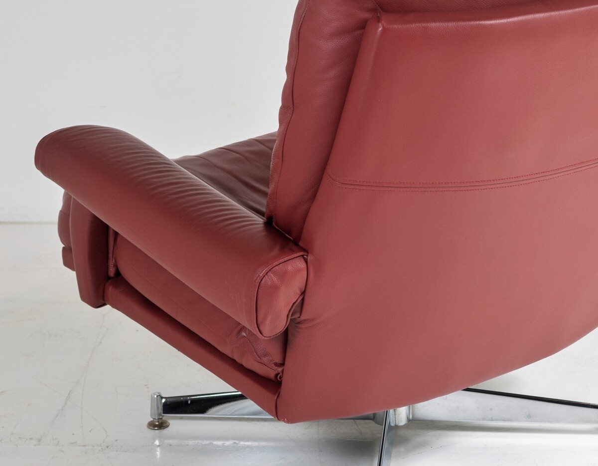 A Pair of 1960s Mid Century Howard Keith Leather Swivel Chairs on Chrome Base - Image 14