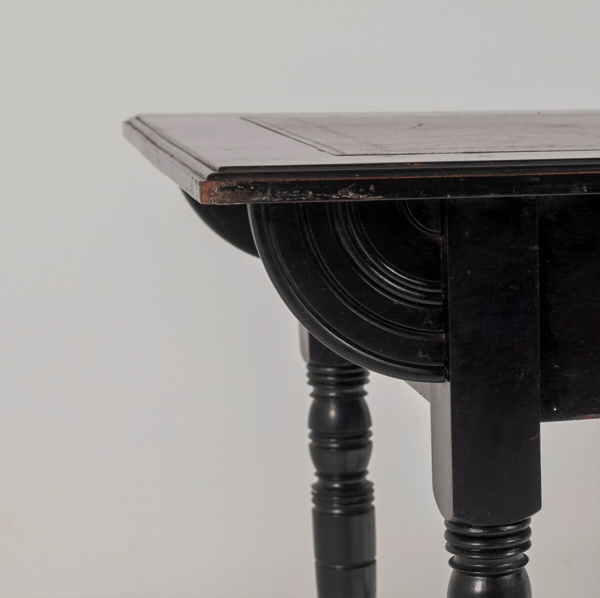 Small 19thC Aesthetic Movement Ebonised Leather Top Writing Desk - Image 11