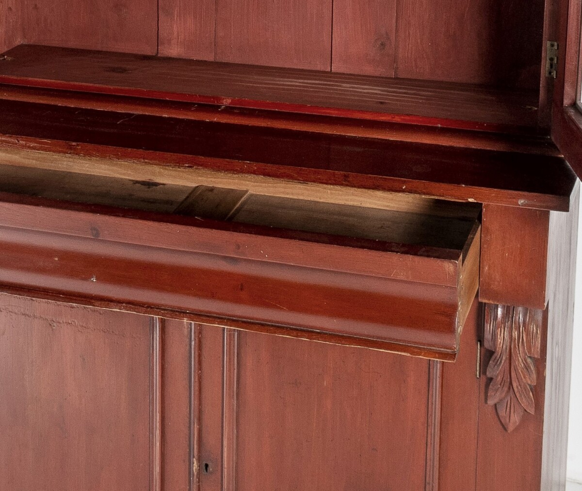 Tall Victorian Dresser unit Bookcase with original Glazing and Red Brown Lacquer - Image 7