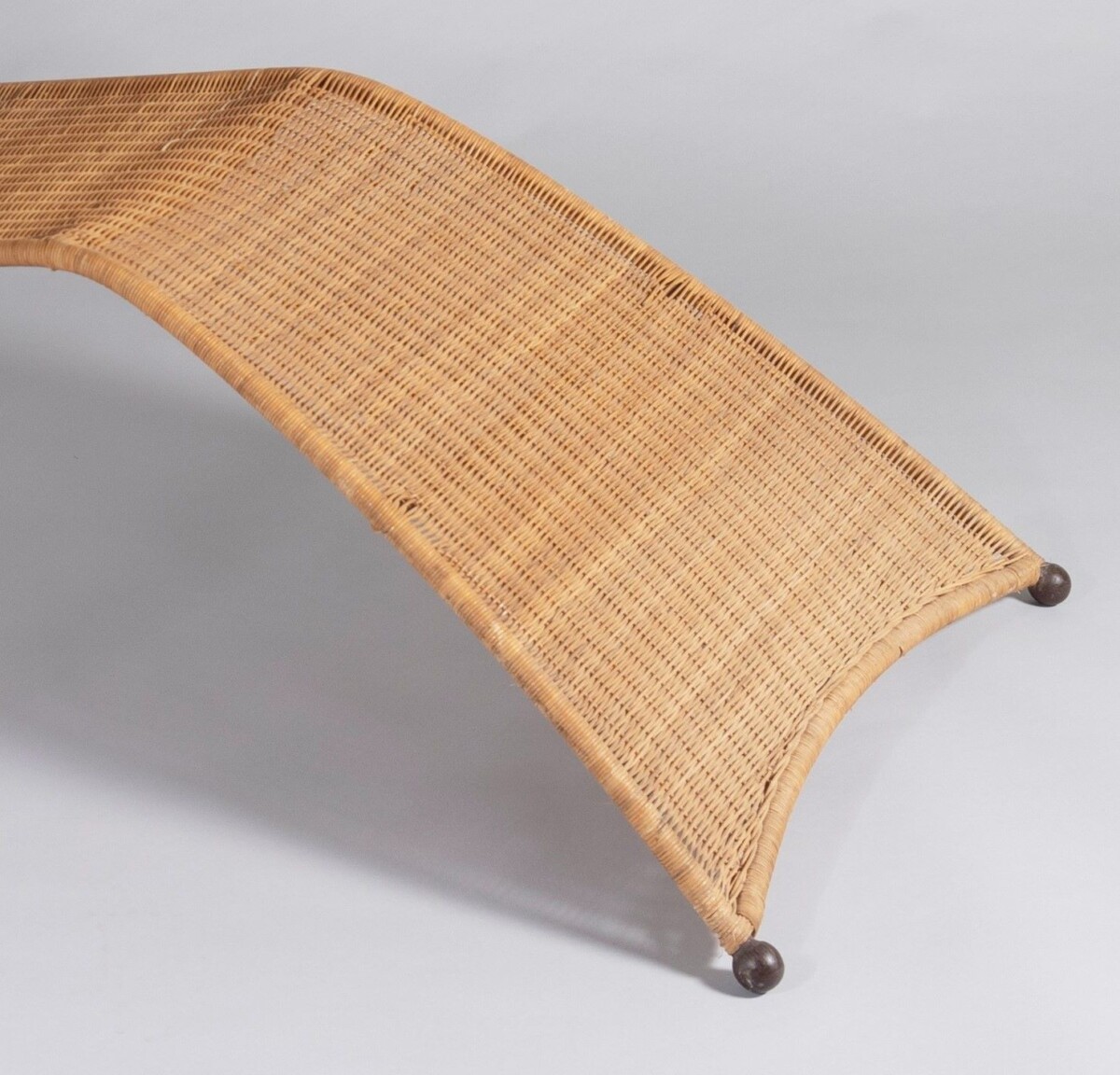 1930s Modernist Wrought Iron Frame Wicker Sun Longer Chaise with Arms and Footrest - Image 11