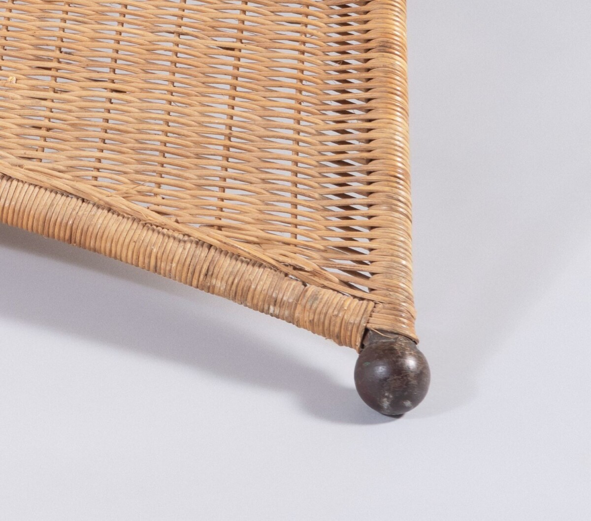 1930s Modernist Wrought Iron Frame Wicker Sun Longer Chaise with Arms and Footrest - Image 5
