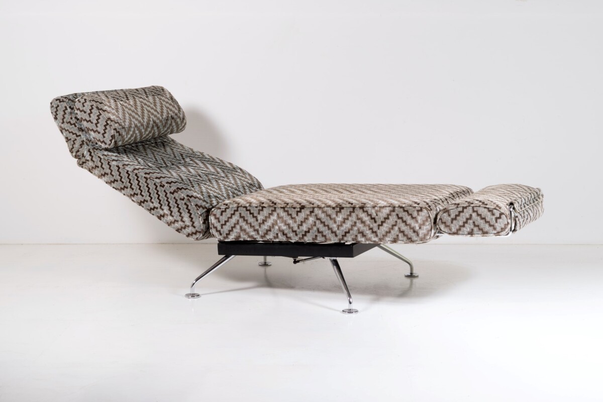 Luxury 1980s Chaise Longue Day Bed Recliner Chair in Original Stone Chevron Fabric